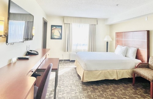 Clairmont Hotel | Days Inn by Wyndham Grande Prairie