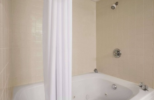Grayling Hotel | Days Inn by Wyndham Grayling
