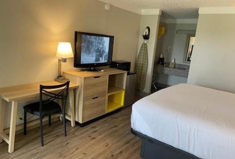 Hillsboro Hotel | Days Inn by Wyndham Hillsboro TX