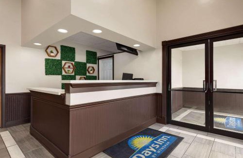 Hillsboro Hotel | Days Inn by Wyndham Hillsboro