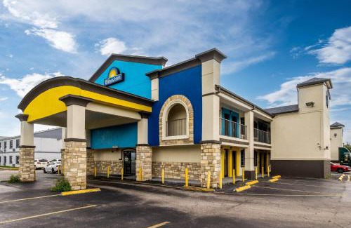 North Shore Hotel | Days Inn by Wyndham Houston East