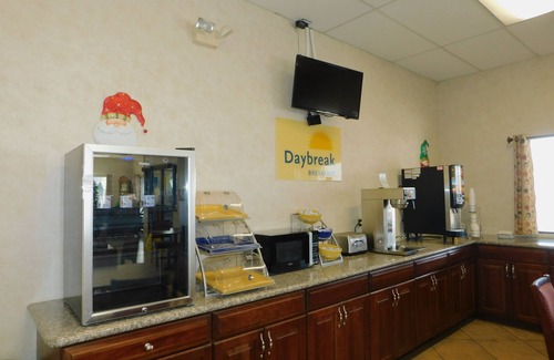 Pea Ridge Hotel | Days Inn by Wyndham Huntington