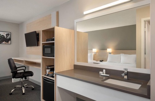 Dilworth Mountain Estates Hotel | Days Inn by Wyndham Kelowna