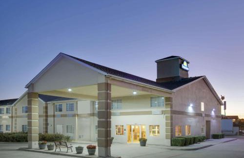 Mesquite Hotel | Days Inn by Wyndham Mesquite Rodeo TX