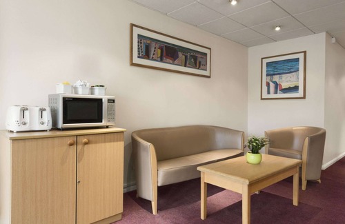 Michaelwood Hotel | Days Inn by Wyndham Michaelwood M5