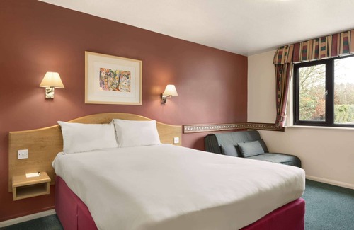 Michaelwood Hotel | Days Inn by Wyndham Michaelwood M5