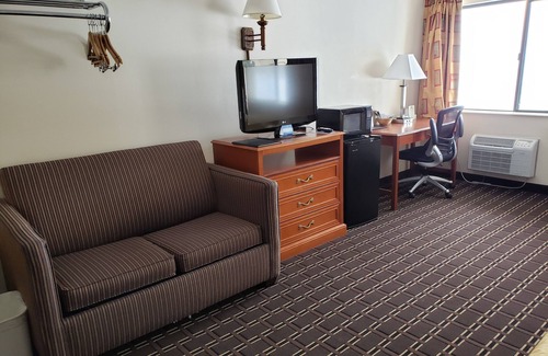 Portage Hotel | Days Inn by Wyndham Portage/Cascade Mountain area