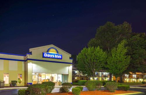 Portage Hotel | Days Inn by Wyndham Portage Indiana Dunes National Park