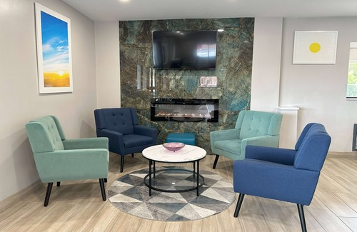 Mount Vernon Hotel | Days Inn by Wyndham Renfro Valley Mount Vernon
