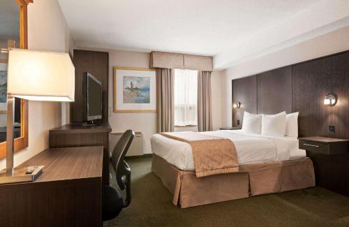 Renfrew Hotel | Days Inn by Wyndham Renfrew Conference Centre