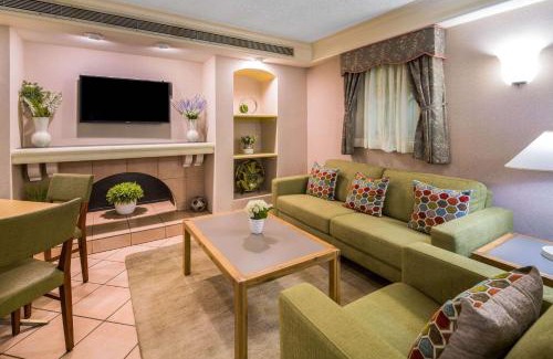 Vista Hotel | Days Inn by Wyndham San Diego Vista