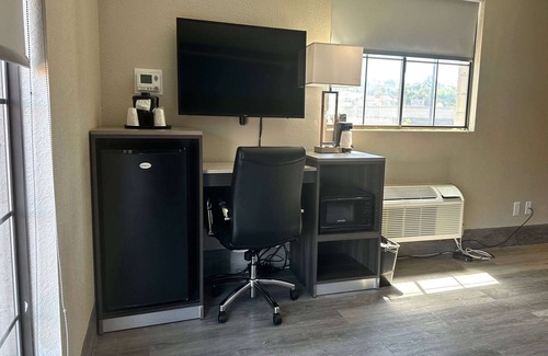 Vista Hotel | Days Inn by Wyndham San Diego Vista