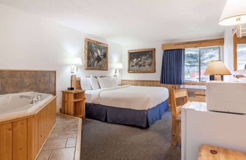 Ponderay Hotel | Days Inn by Wyndham Sandpoint
