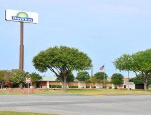 Seguin Hotel | Days Inn by Wyndham Seguin TX