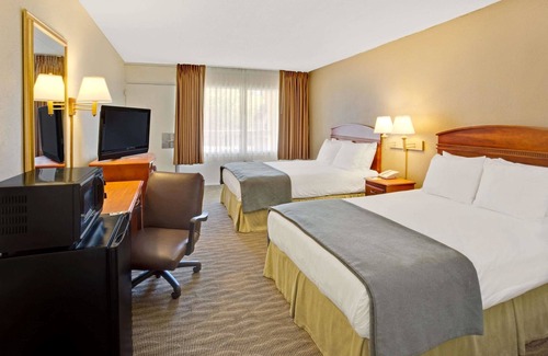 Downtown Hotel | Days Inn by Wyndham Silver Spring