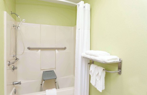 Springfield Hotel | Days Inn by Wyndham Springfield