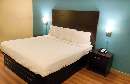 Troy Hotel | Days Inn by Wyndham Troy IL