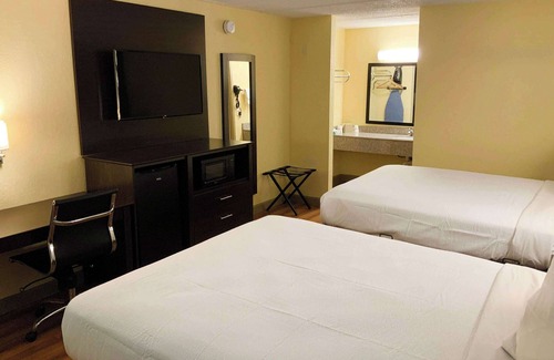 Troy Hotel | Days Inn by Wyndham Troy IL