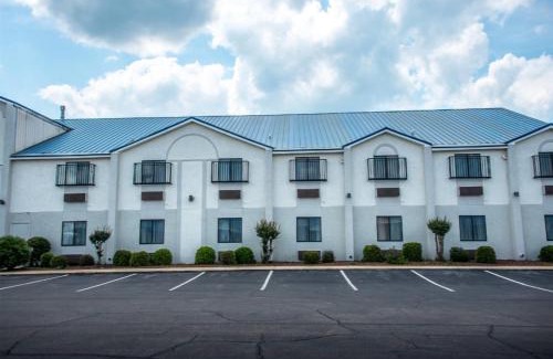 Troy Hotel | Days Inn by Wyndham Troy