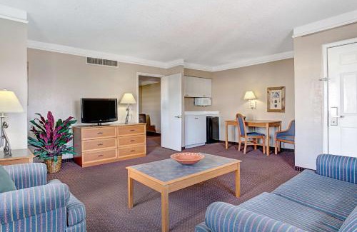 Barrio Hollywood Hotel | Days Inn by Wyndham Tucson City Center