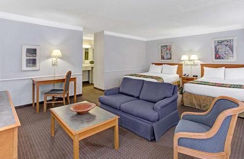 Barrio Hollywood Hotel | Days Inn by Wyndham Tucson City Center