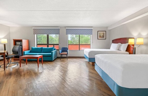 Utica Hotel | Days Inn by Wyndham Utica