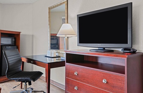 Utica Hotel | Days Inn by Wyndham Utica