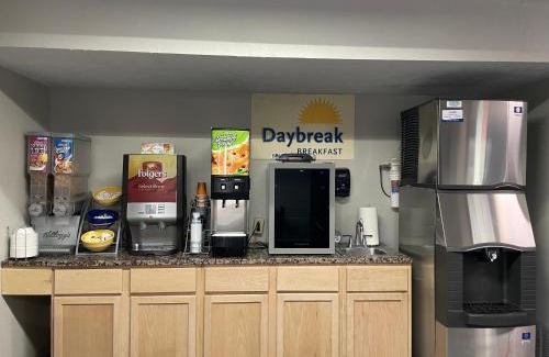 Warrensburg Hotel | Days Inn by Wyndham Warrensburg