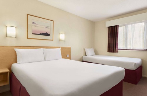 Chesterton Green Hotel | Days Inn by Wyndham Warwick South M40