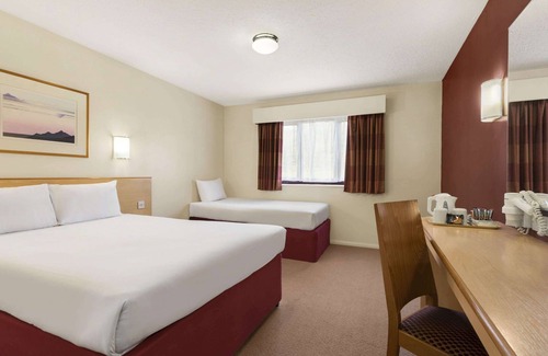 Chesterton Green Hotel | Days Inn by Wyndham Warwick South M40