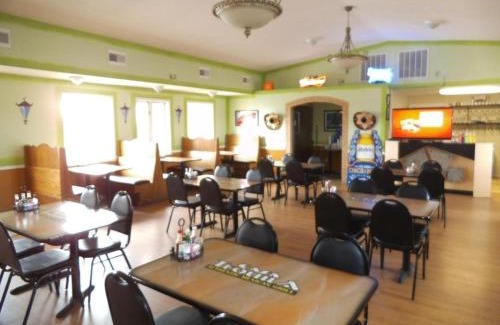 West Branch Hotel | Days Inn by Wyndham West Branch Iowa City Area