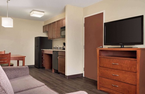 Sherwood Park Hotel | Days Inn & Suites by Wyndham Sherwood Park Edmonton