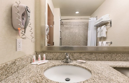 Sherwood Park Hotel | Days Inn & Suites by Wyndham Sherwood Park Edmonton