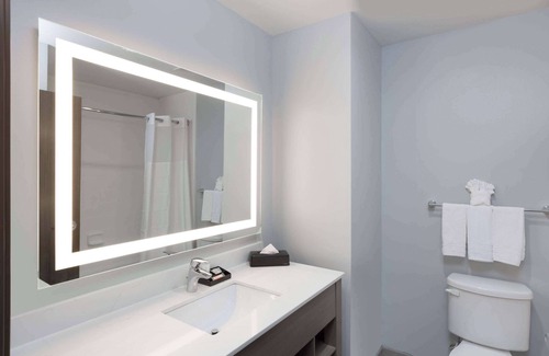 Barker Hotel | Days Inn & Suites by Wyndham Houston NW Cypress