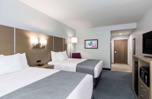 Barker Hotel | Days Inn & Suites by Wyndham Houston NW Cypress