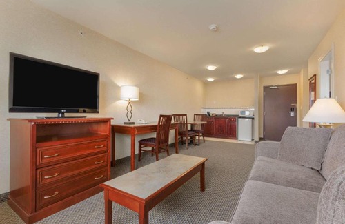 Langley Hotel | Days Inn & Suites by Wyndham Langley