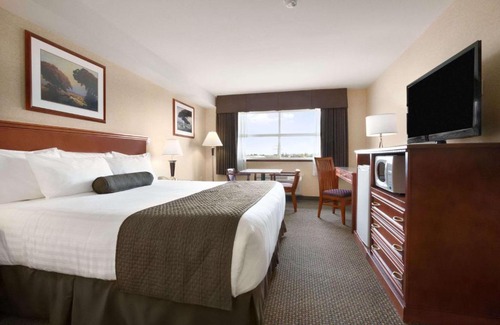 Langley Hotel | Days Inn & Suites by Wyndham Langley
