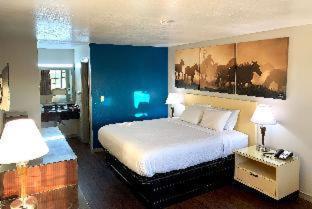 Canton Hotel | Days Inn & Suites by Wyndham - Canton First Monday Trade Days