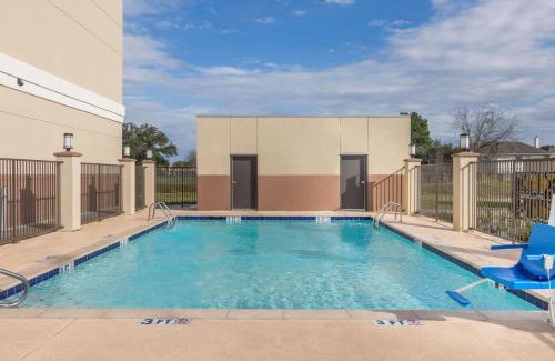 Barker Hotel | Days Inn & Suites by Wyndham Houston NW Cypress