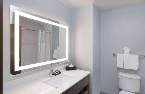 Barker Hotel | Days Inn & Suites by Wyndham Houston NW Cypress