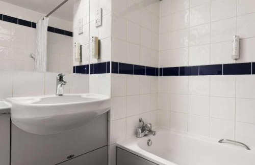 Chesterton Green Hotel | Days Inn Warwick Northbound M40
