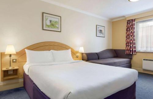 Codrington Hotel | Days Inn Watford Gap