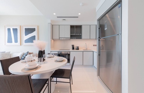 Dubai Marina Apartment | Dazzling 2BR Apt Beachfront w/Sea View