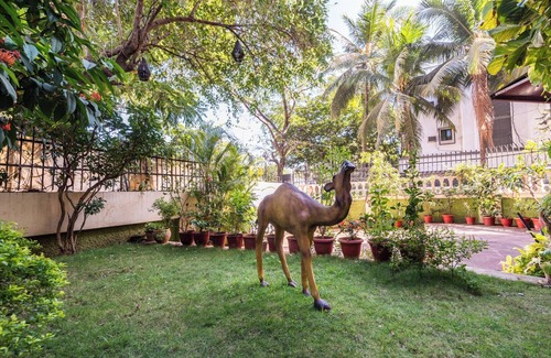 Malad East House | Dazzling 4 BHK bunglow near Film City Goregaon