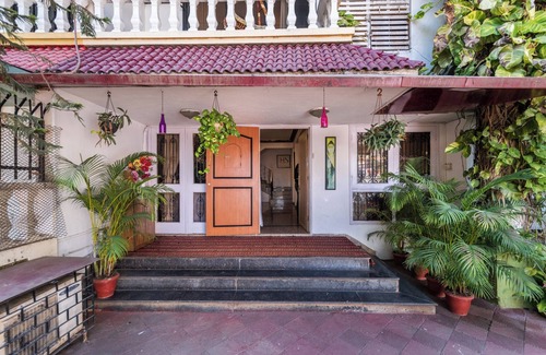 Malad East House | Dazzling 4 BHK bunglow near Film City Goregaon