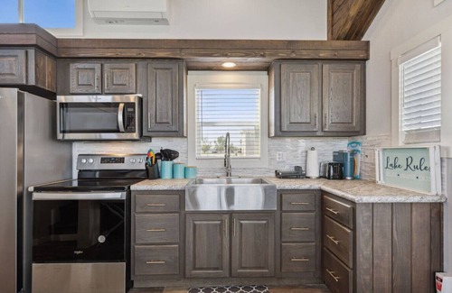 Kerens House | Dazzling + Modern Tiny Lake Home