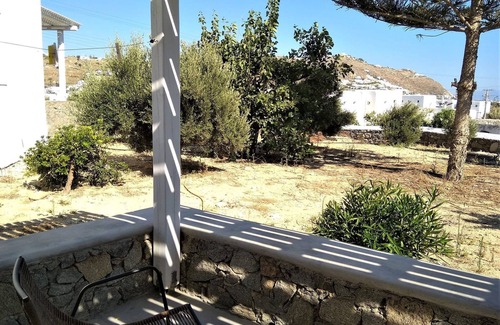 Ornos Villa | Dazzling Mykonos Apartment | Apartment Hamon | Double Room with Garden View |.