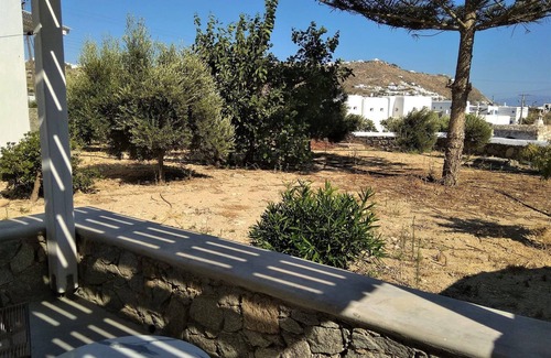 Ornos Villa | Dazzling Mykonos Apartment | Apartment Hamon | Double Room with Garden View |.