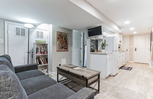 Cleveland Park Apartment | DC Guest Suite Walkable, Parking, Pets Welcome