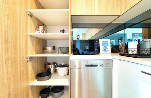 Adelaide Central Business District Apartment | DC vs Marvel Theme ft Arcade Machine - Pool - Gym - BBQ - Sauna - Steam Room